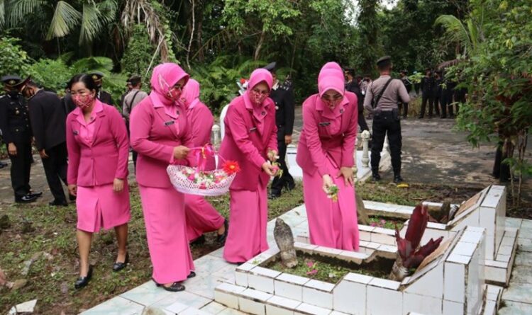 Kapolres Pulang Pisau Pimpin Ziarah Rombongan ke Taman Makam Pahlawan