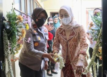 Tingkatkan Pelayanan, Ketua Bhayangkari Kalteng Resmikan Ruang Konseling Banhatkum