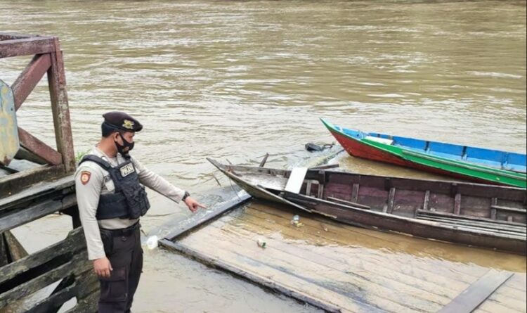 Antisipasi Banjir, Polsek Seruyan Cek debit Air di DAS Seruyan Hulu
