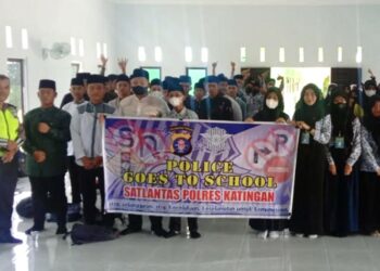 Tegur Siswa Untuk Patuh di Jalan