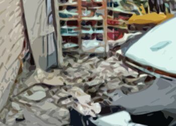 Warung Ambruk Akibat Diseruduk Mobil, 3 warga Luka-luka