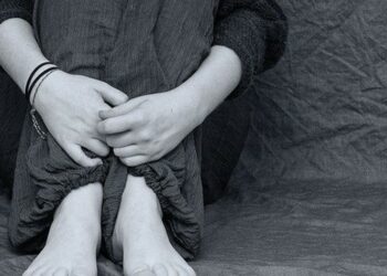 Tidur Sendiri Dikamar Ibu, Gadis Desa Dirudapaksa