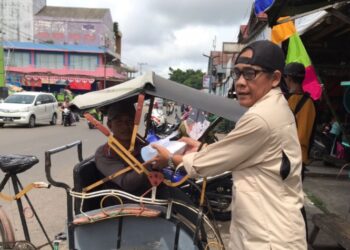 Yayasan Sayang Sesama Buntok Bagikan Nasi Kotak Gratis