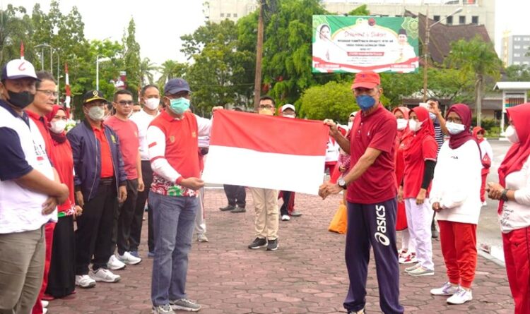 Pemprov Kalimantan Tengah Laksanakan Gerakan Pembagian 1 Juta Bendera Merah Putih Kepada Masyarakat