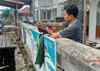 Foto: Bendera Palestina pada saat diturunkan.