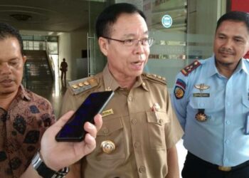 Bupati Katingan Sakariyas menjelaskan rencana Pemkab Katingan untuk membangun median di ruas Jalan Tjilik Riwut