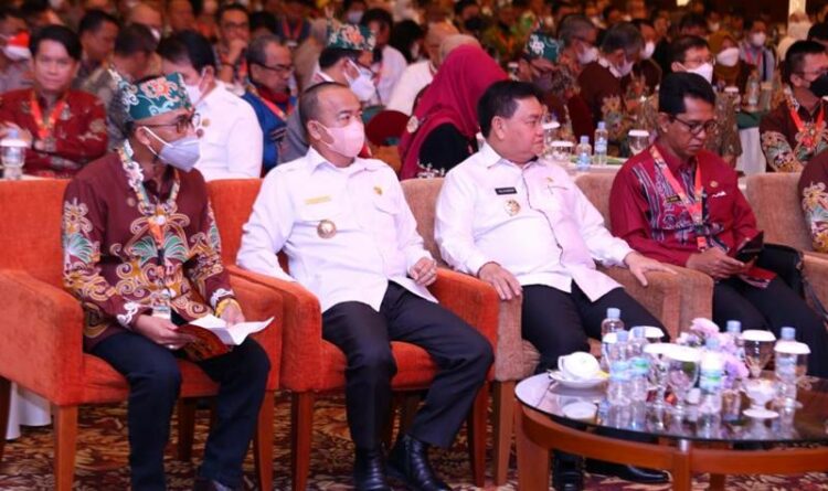 Bupati Seruyan Yulhaidir (kedua dari kiri) saat menghadiri Borneo Forum ke V di Swiss-Bell Danum Hotel Palangka Raya, Rabu (24/8/2022)