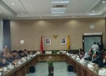 Dialog antara anggota DPRD Provinsi Kalteng dan HMI Cabang Palangka Raya, Senin (29/8/2022)