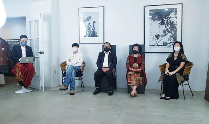 Kolaborasi Kim Seo Ryong dan Iwan Tirta, Batik kini Hadir Ekslusif di Butik Gangnam