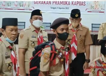 Keterangan foto:Wakil Bupati Kapuas Drs H M Nafiah Ibnor,MM.,lepas kontingen Kwatir Cabang Kapuas untuk mengikuti Jambore Nasional ke-XI di Cibubur Jakarta.