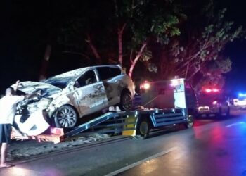 Astaga! Mobilnya Terbalik, Sopir dan Penumpang Kabur Usai Ditolong Warga