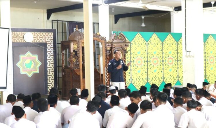Sambangi SMA Hasanka Boarding School, Humas Polda Kalteng Kembali Ingatkan Pelajar Bijak Bermedsos