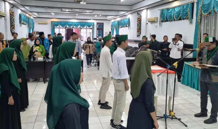 Pelantikan pengurus Himpunan Mahasiswa Islam (HMI) Cabang Sampit di Aula Setda Kotim, Senin (22/8/2022)