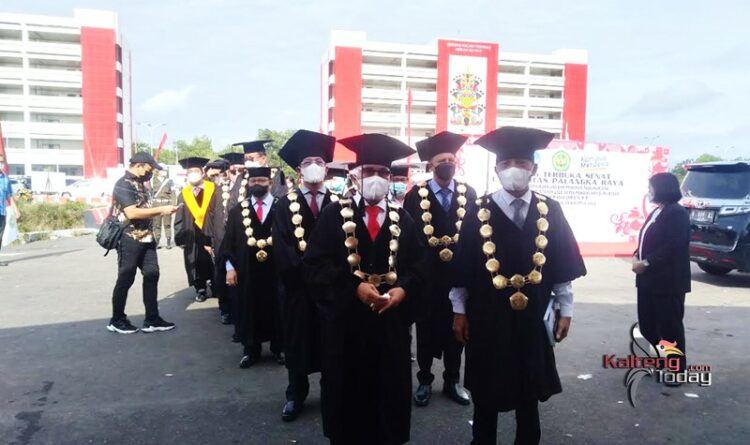 UPR Kukuhkan Dr. Usup Riassy Christa Sebagai Guru Besar