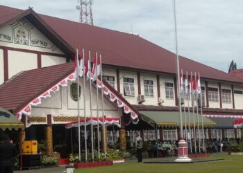 Caption ; Suasana upacara peringatan HUT ke 20 Kab Bartim (foto: Iwan Prast)