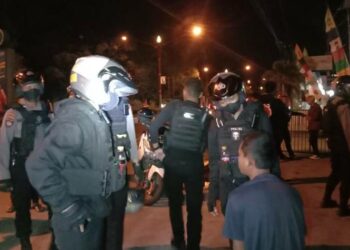 Tim PPRC Ditsamapta Polda Kalteng, mengamankan seorang pelaku balap liar yang menabrak petugas di Jalan RTA Milono Palangka Raya, Minggu (21/8/2022) dinihari