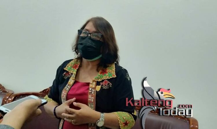 Wakil Ketua Komisi I DPRD Kalteng, Kuwu Senilawati. (Mulia Gumi)