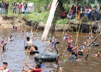 Caption : kemeriahan para pejabat berbaur dengan masyarakat pada Festival Nariuk II Kab Bartim 2022 (foto; ist)