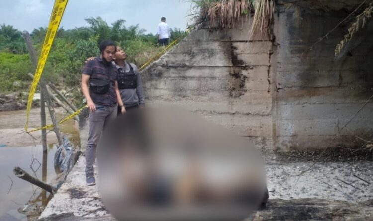 Mayat berjenis kelamin laki-laki ditemukan meninggal dunia dekat tepian sungai di Jalan Samba Km 34, Selasa (13/9/2022).