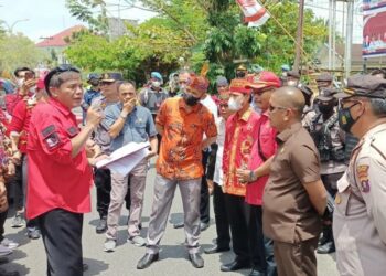 Gelar Aksi di DPRD, Ini Tuntutan Aliansi Pemerhati Pembangunan di Kabupaten Kapuas