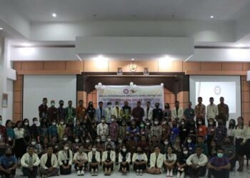 Foto bersama usai pembukaan masa penerimaan anggota baru ke-XXV PC KMHDI Palangka Raya.