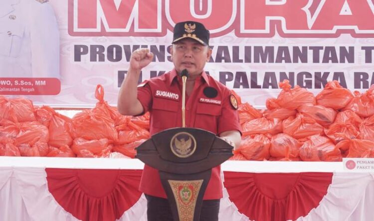 Gubernur Kalteng H. Sugianto Sabran membuka pasar murah dan pasar penyeimbang serentak se-Kalteng, Minggu (18/9/2022). (Ist)