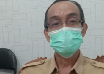 VERIFIKASI: Kepala Dinas Kependudukan dan Pencatatan Sipil Sukartie Alijat ketika ditemui di ruang kerjanya, belum lama ini