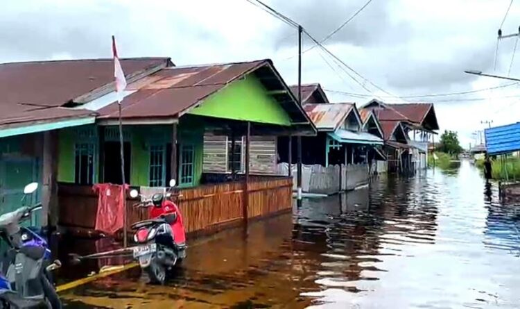 Kondisi ketinggian air di Jalan Anoi, Kelurahan Palangka, Kecamatan Jekan Raya, Kota Palangka Raya.