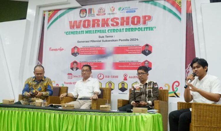 Para pemateri workshop “Generasi Milenial Cerdas Politik” yang digelar Kelompok Studi Literasi Indonesia (KSLI) Kalimantan Tengah di Aula Utama Universitas Muhammadiyah Palangka Raya, Selasa (20/9/2022). (Ist)
