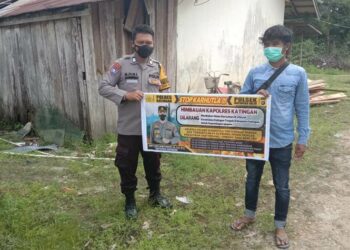 Personel Polsek Katingan Hilir melakukan sosialisasi pencegahan pembakaran hutan atau lahan secara sembarangan, Minggu (18/9/2022). (Ist)