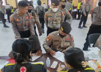 Ratusan Anggota Polda Kalteng Jalani Tes Urine