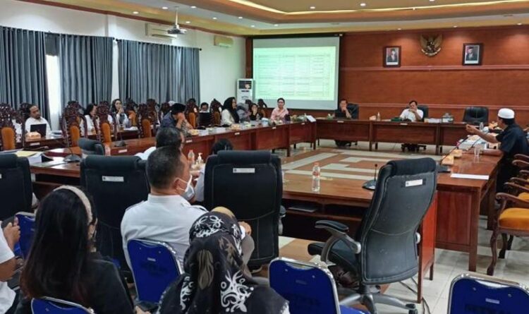 Rapat pembahasan finalisasi RAPBD Perubahan Kabupaten Kapuas 2022 antara Badan Anggaran dan TAPD, Rabu (28/9/2022)