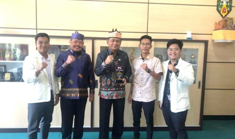 Rektor IAHN TP Palangka Raya Janji Bantu MPAB PC KMHDI