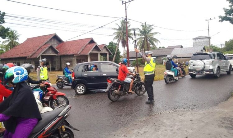 Satlantas Polres Seruyan laksanakan Pengaturan pada titik rawan Kemacetan