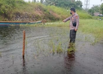 Keterangan : Suasana pantauan DAS oleh Polsek Rakumpit. (Ist)