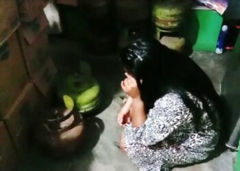Duh! Ibu Rumah Tangga Kepergok Curi 2 Tabung Elpiji di Warung