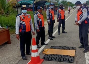 Tim gabungan melakukan penindakan pada kendaraan truk bermuatan lebih di Katingan, belum lama ini
