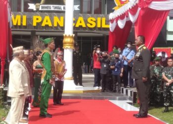 Danrem 102/PJG Dapat Gelar Kehormatan DAD Kalteng