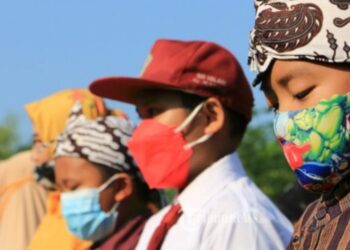 Wah! Baju Adat Bakal Jadi Seragam Sekolah dari SD hingga SMA, Setuju Gak Nih?
