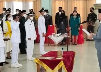 41 Kades di Gumas Dilantik, 16 Incumbent Mampu Bertahan
