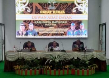 Bupati Katingan Sakariyas membuka rapat kerja Dewan Adat Dayak (DAD) Kabupaten Katingan, Rabu (26/10/2022).