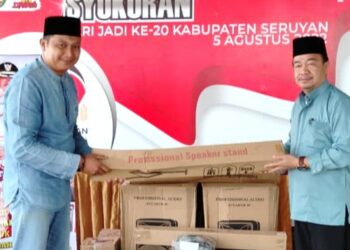 Bupati Seruyan Serahkan Hibah Barang Untuk Rumah Ibadah