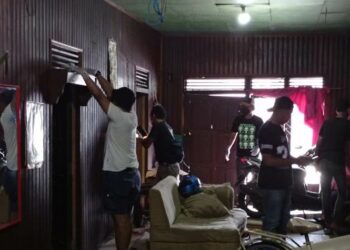 Teks Poto: Jajaran Polresta Palangka Raya, pada saat melakukan pemeriksaan di rumah korban