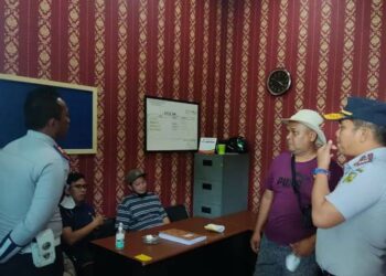 Kepala Dishub Kota Palangka Raya, Alman Pakpahan, pada saat mengasosiasikan terkait aturan taksi di bandara