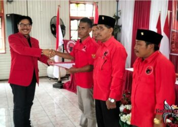 Foto : Ketua DPC PDI-Perjuangan Kabupaten Barsel, Ir HM Farid Yusran MM bersama anggota dan pengurus (shan)