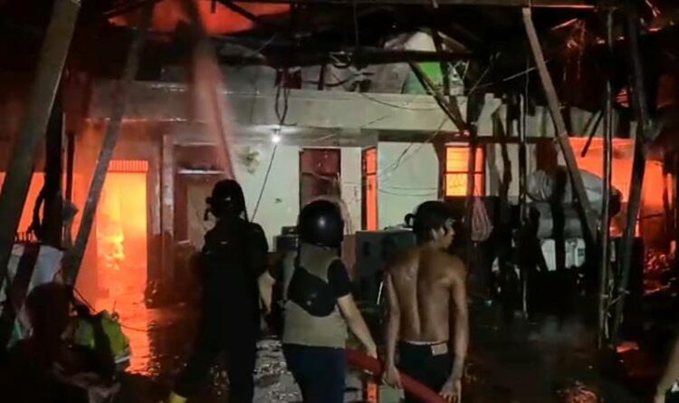 Gudang Pengepul Rongsokan di Palangka Raya Hangus Terbakar