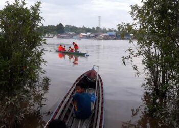 Petugas pada saat melakukan pencarian