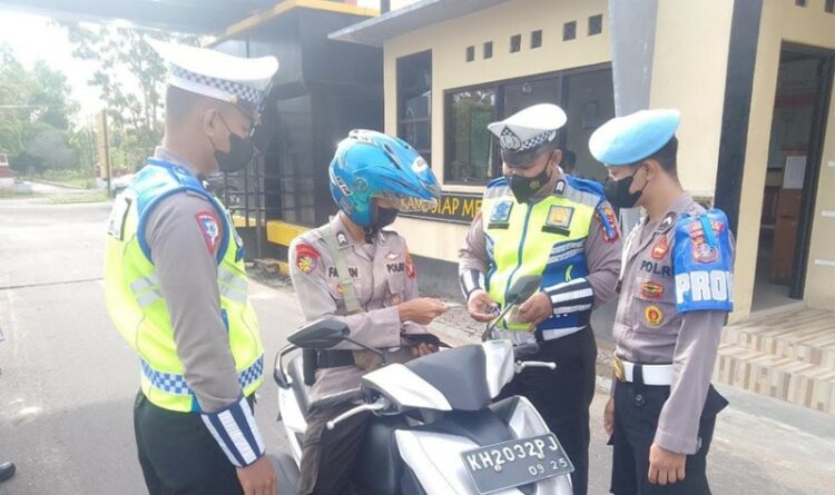 Satlantas Polres Seruyan Periksa Kelengkapan Berkendara Anggota Polisi