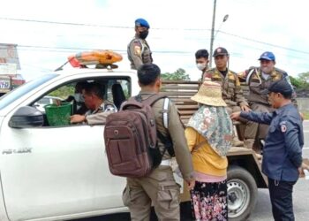 Satpol PP Katingan Amankan Perempuan Peminta Sumbangan