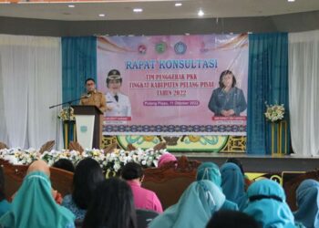 Sekda Pulang Pisau Tony Harisinta saat memberikan sambutan pada kegiatan konsultasi PKK tahun 2022.